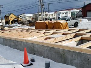 西脇建設新社屋 土台伏せ