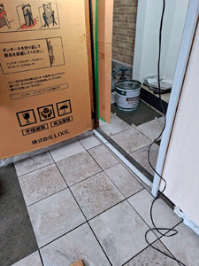 玄関タイル貼り