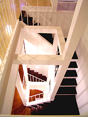 一階～ロフトにつづく階段
